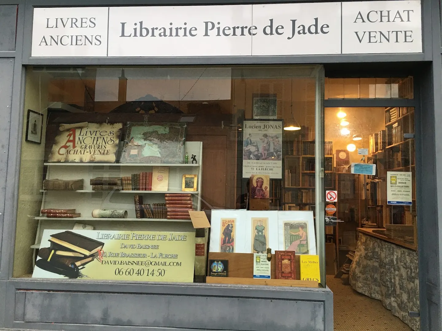 Librairie Pierre de Jade / David Baisnee