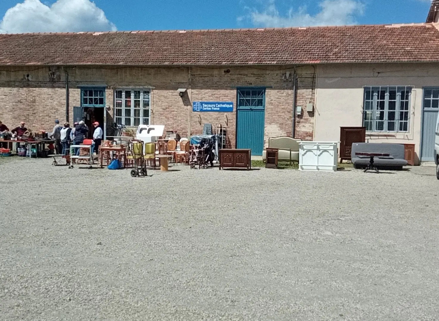Secours Catholique - Boutique solidaire mobilier - Brocante