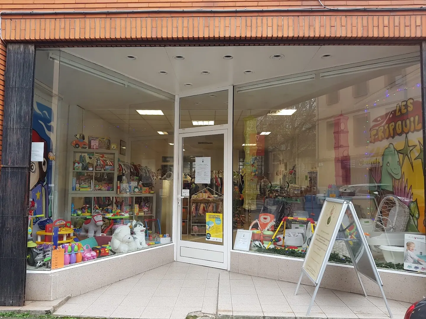 Les Fripouilles Boutique Associative