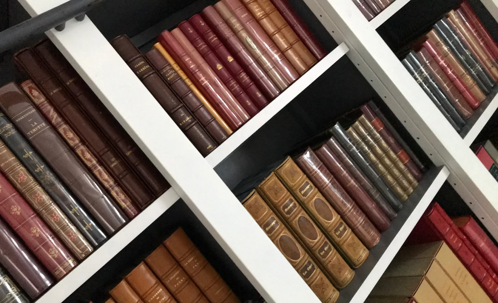 CAISSE A LIRE
