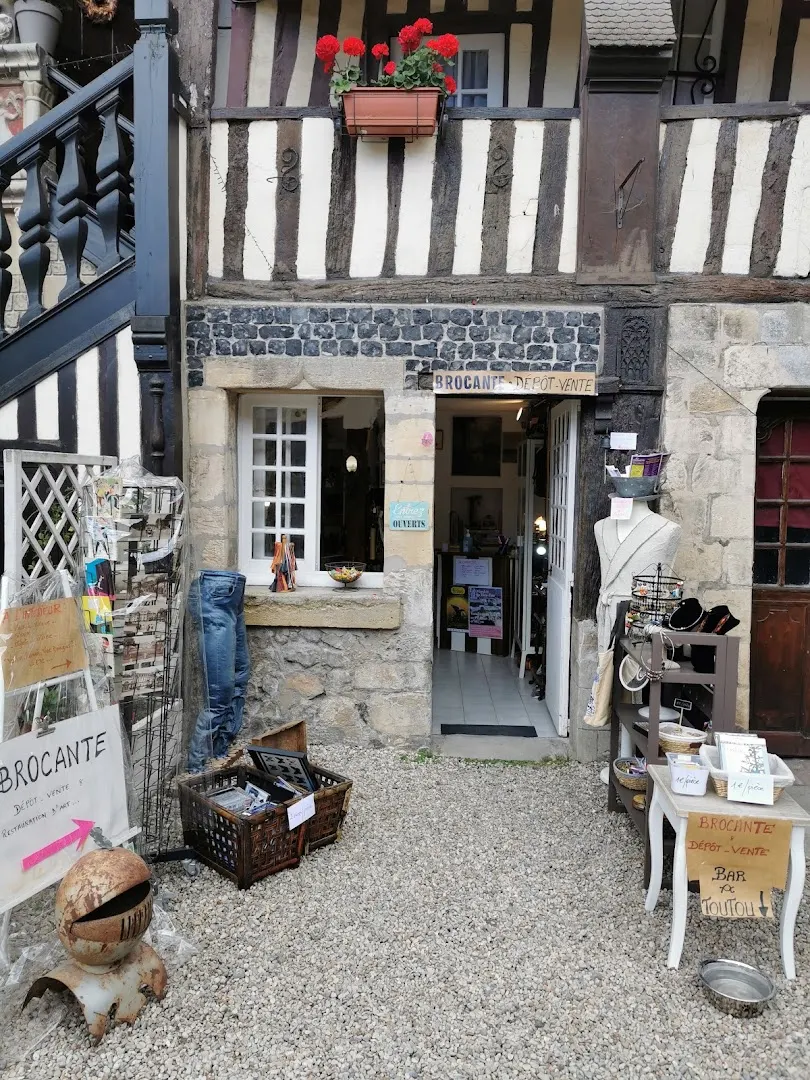 Brocante, Depot Vente Lydia Aractingi