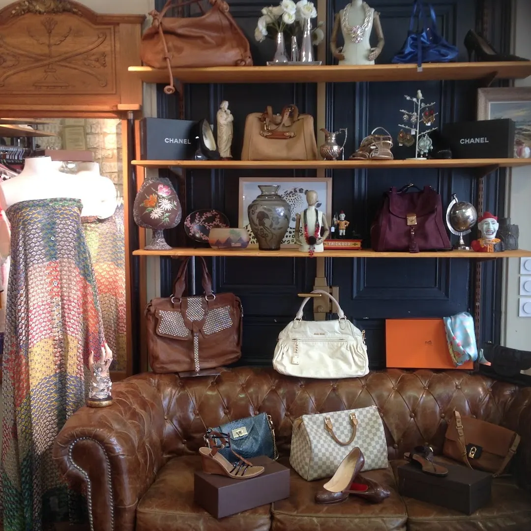 Accessible Depot-Vente vêtements feminins de marque d'occasion