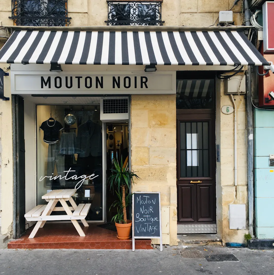 MOUTON NOIR . FRIPERIE