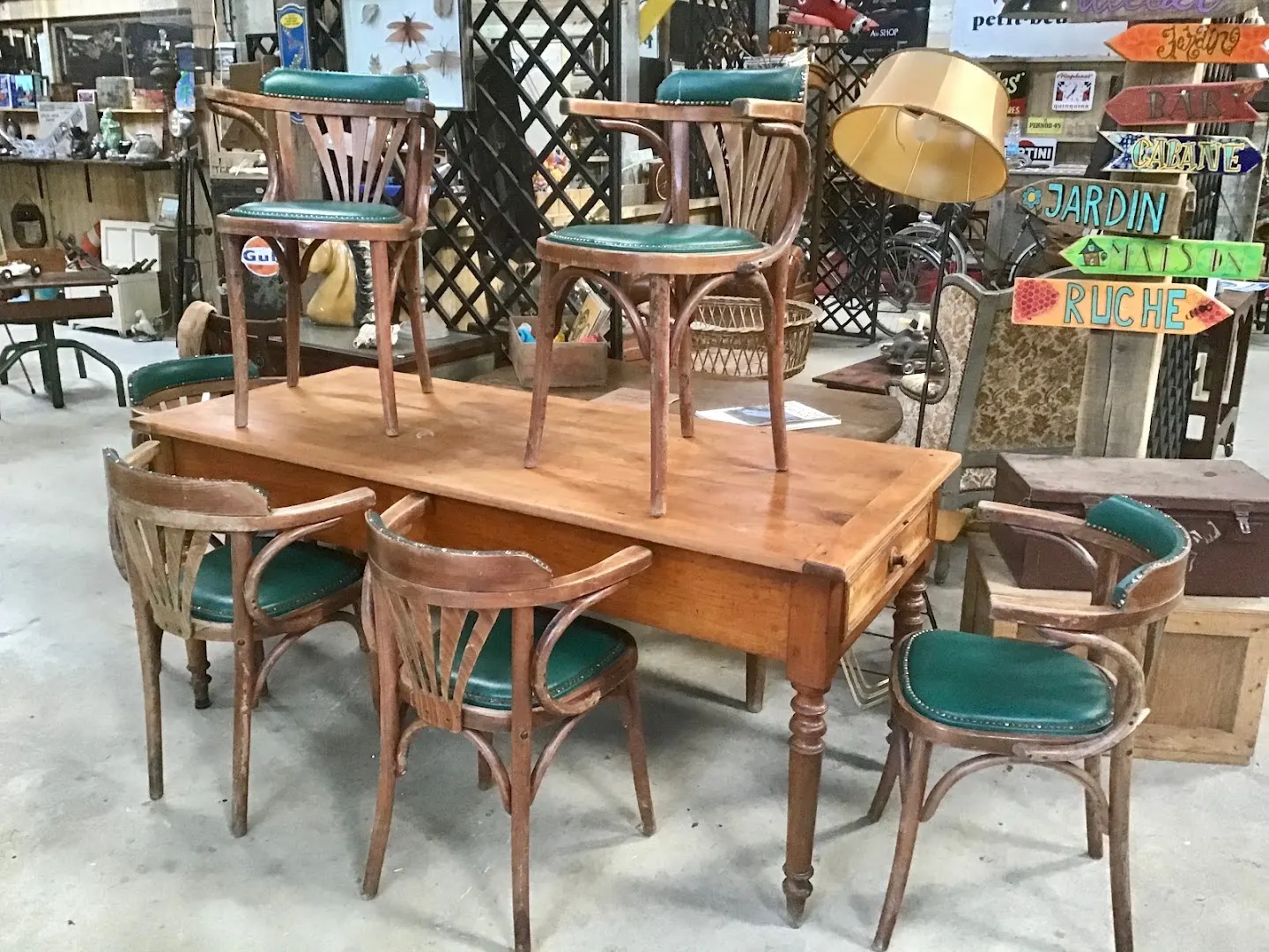 village des Brocanteurs Saint-Yvi.