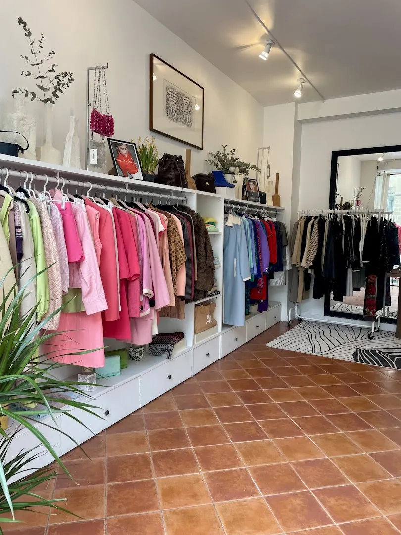 Val M Vintage - VINTAGE SHOP - selection of luxury vintage clothes & accessories