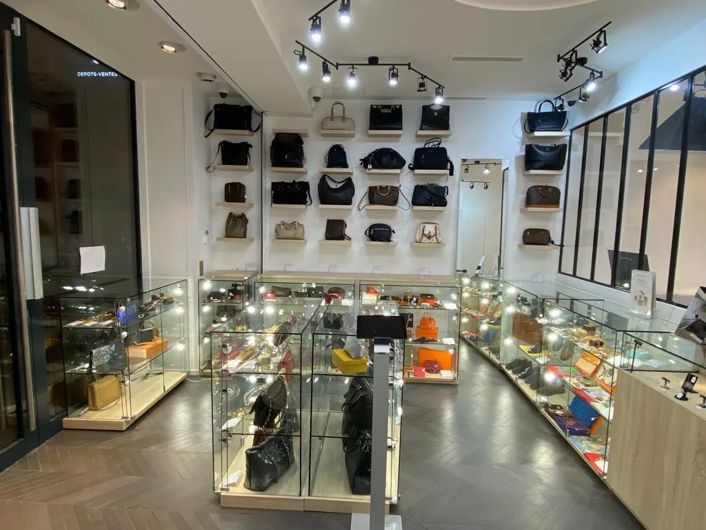 CORNERLUXE DEPOT VENTE PARIS 16 NORD