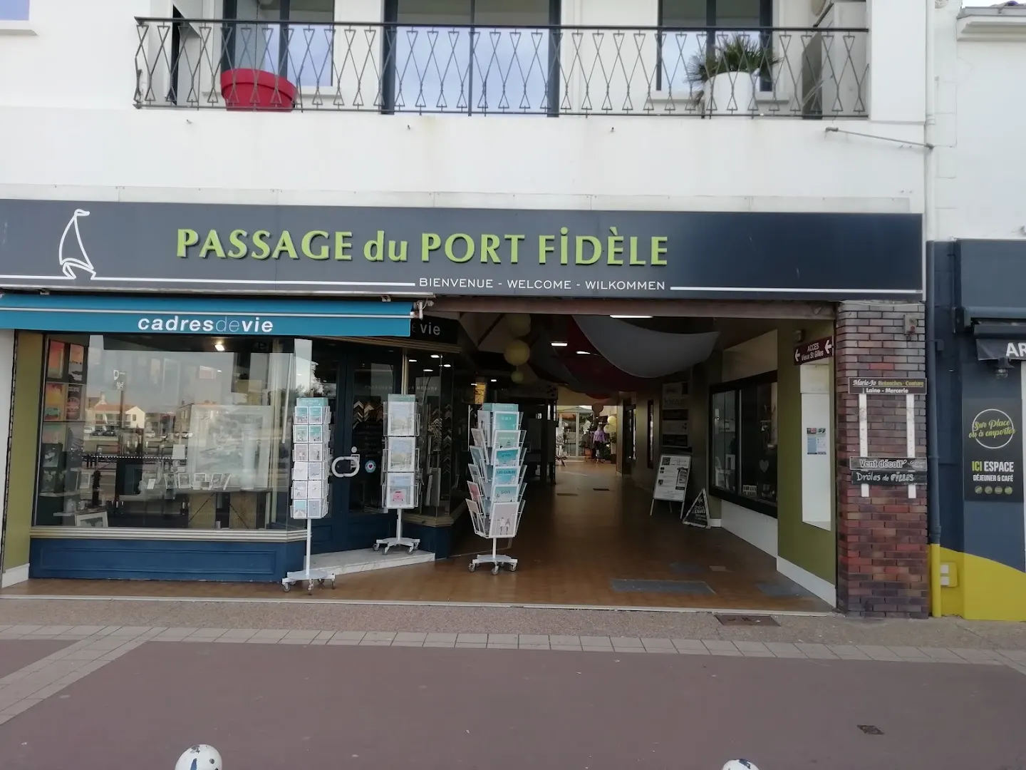 De Vous a Vous - Vêtements de seconde main- Friperie