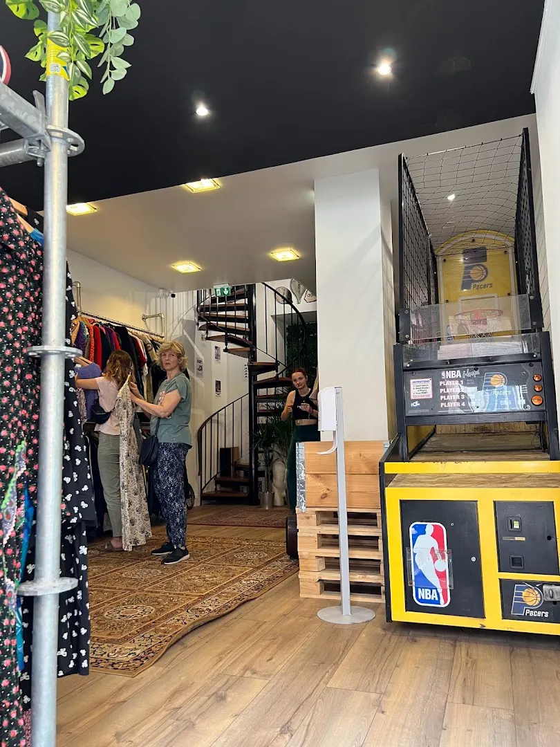 FRIPERIE LE CONCEPT - VINTAGE & SECONDHAND STORE