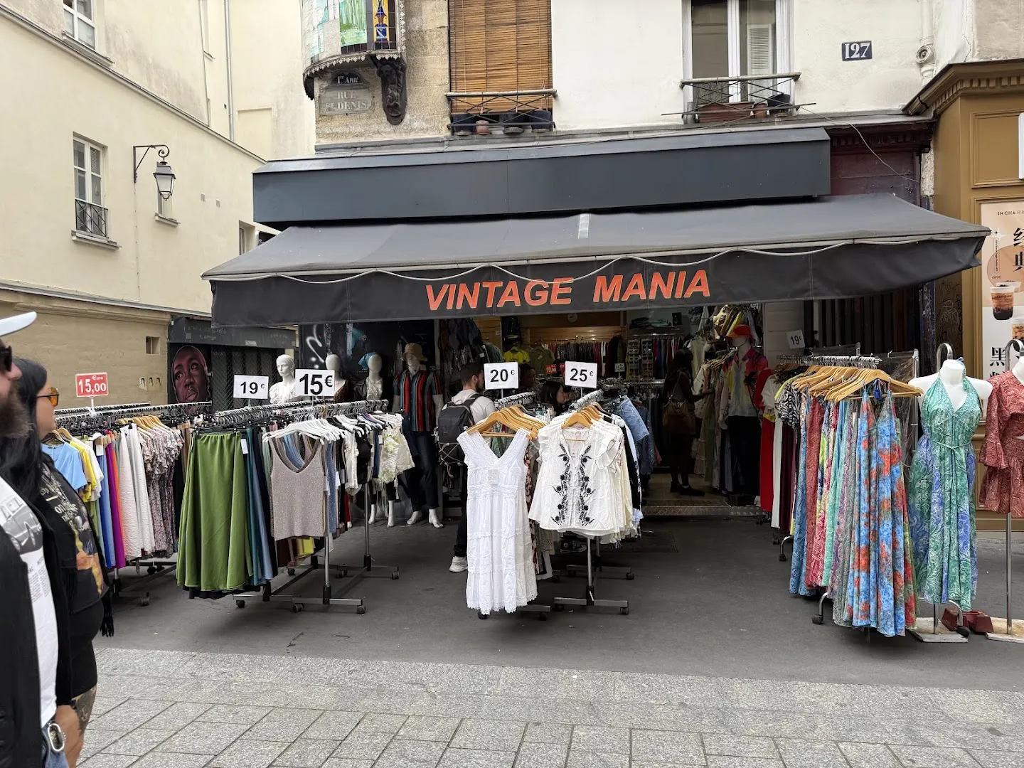 VINTAGE MANIA Boutique de fripes Vintage a Paris Chatelet- Les Halles.