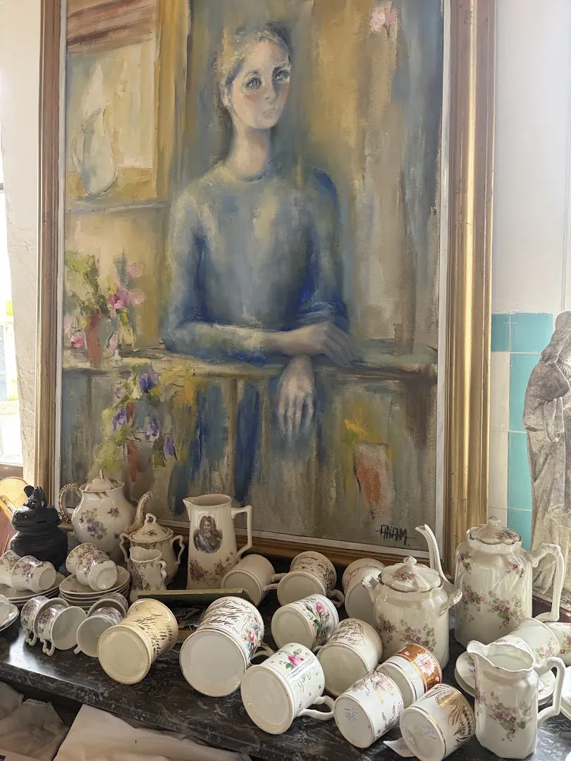 Antiquities brocante de la sonnette