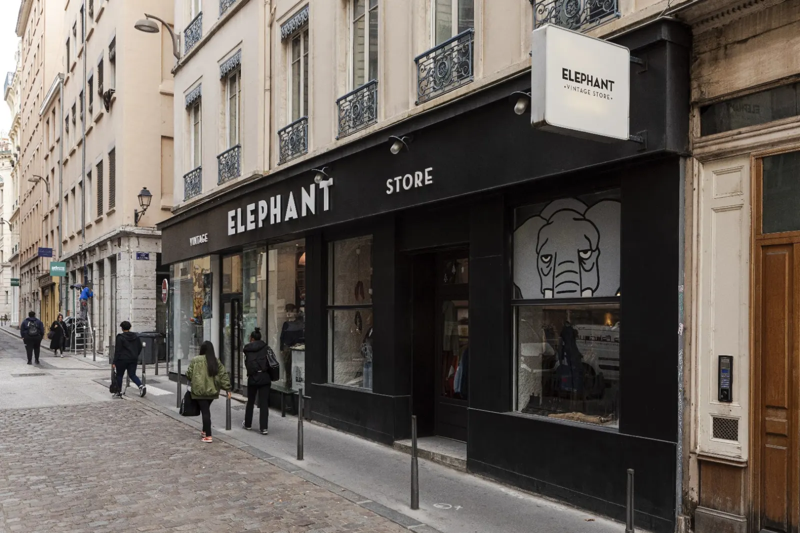 ELEPHANT vintage store