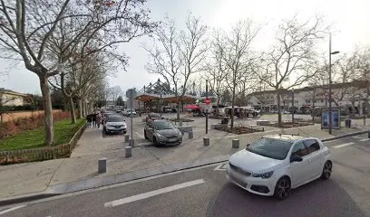 Place du marche de Chassieu