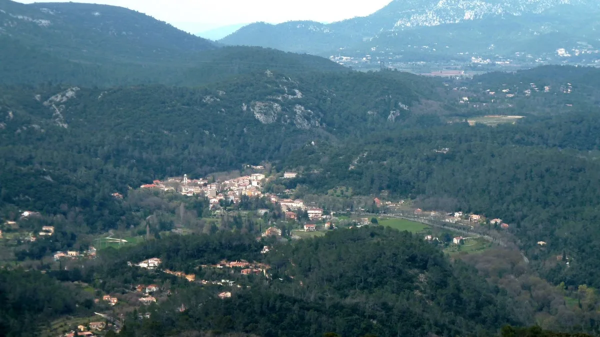 Vue de Meounes-les-Montrieux