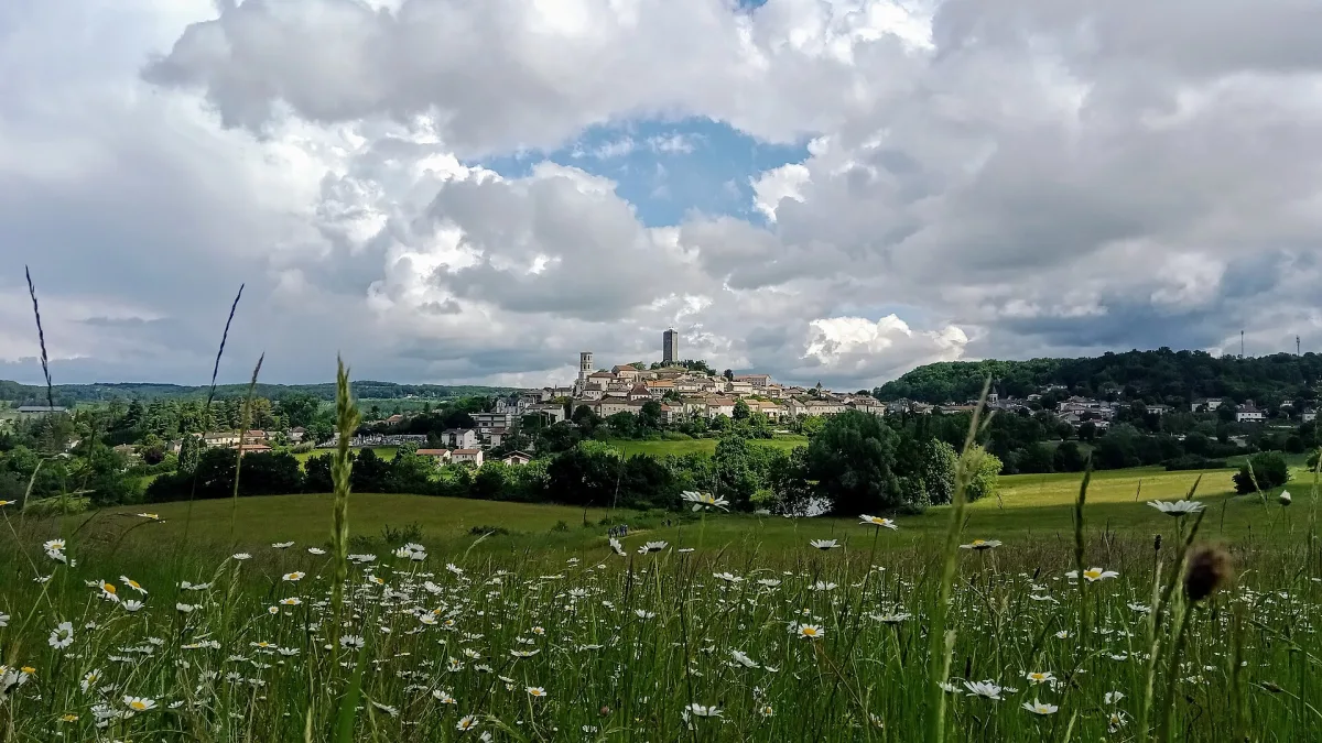 Vue de Montcuq-en-Quercy-Blanc