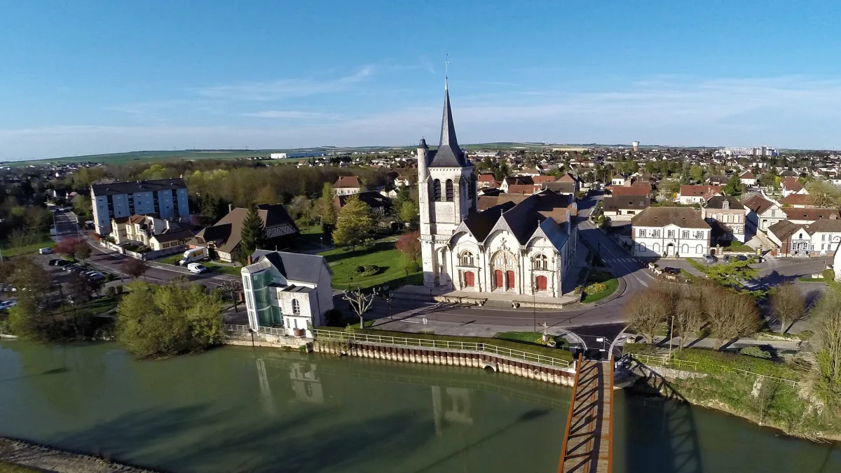 Vue de Pont-Sainte-Marie